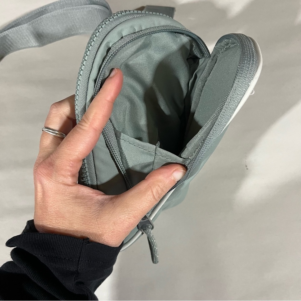 Nike Men's Light Green Mini Cross Body Bag - Picture 10 of 11